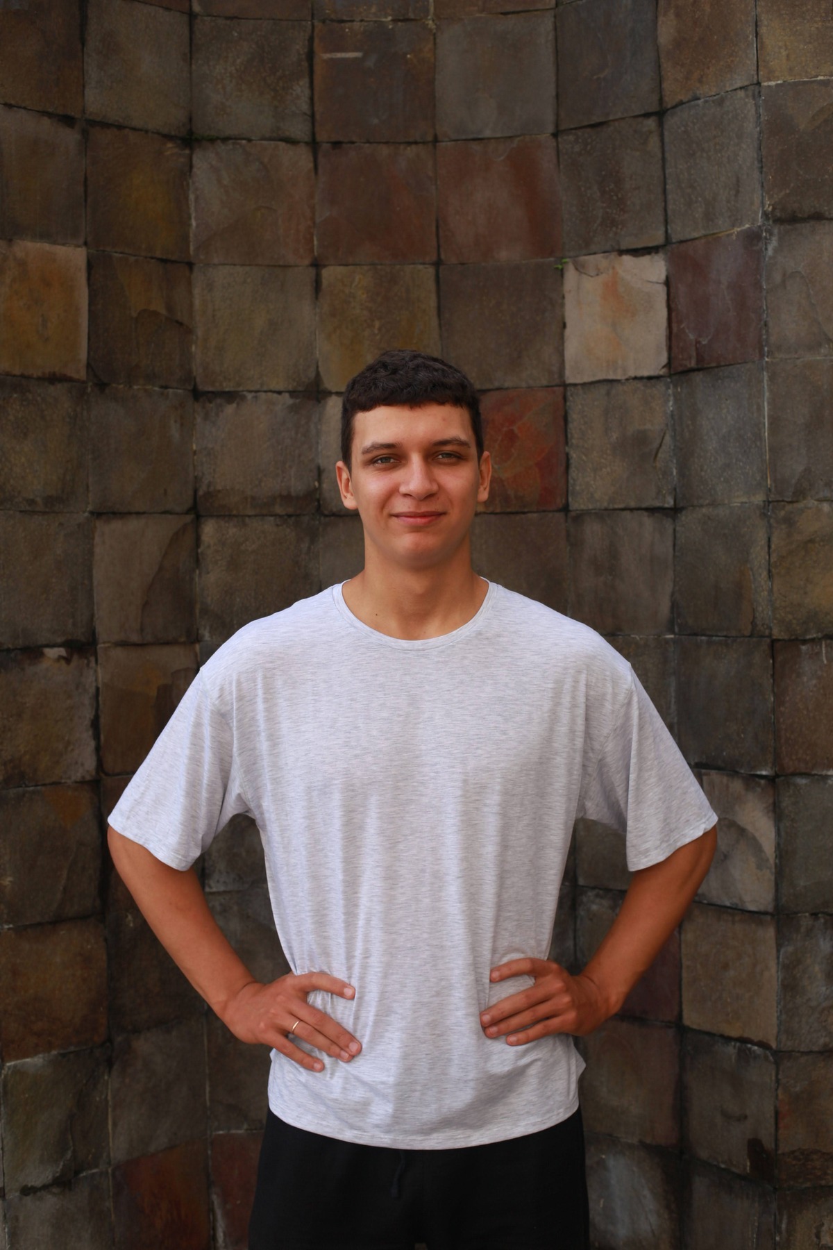 Anton-Prepodavatel-yogi